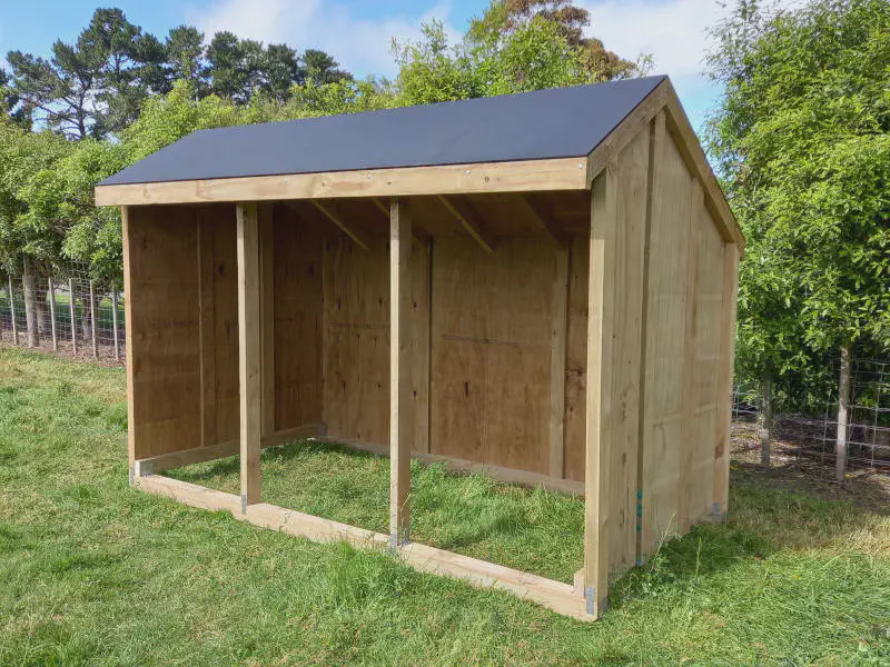 3 Bay Barney, Livestock Shelter